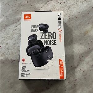 JBL Tune Buds in Black with Noise Cancelling